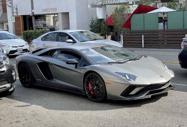 Lamborghini Aventador S LP740-4