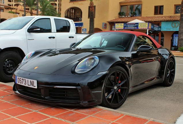 Porsche 992 Carrera 4S Cabriolet