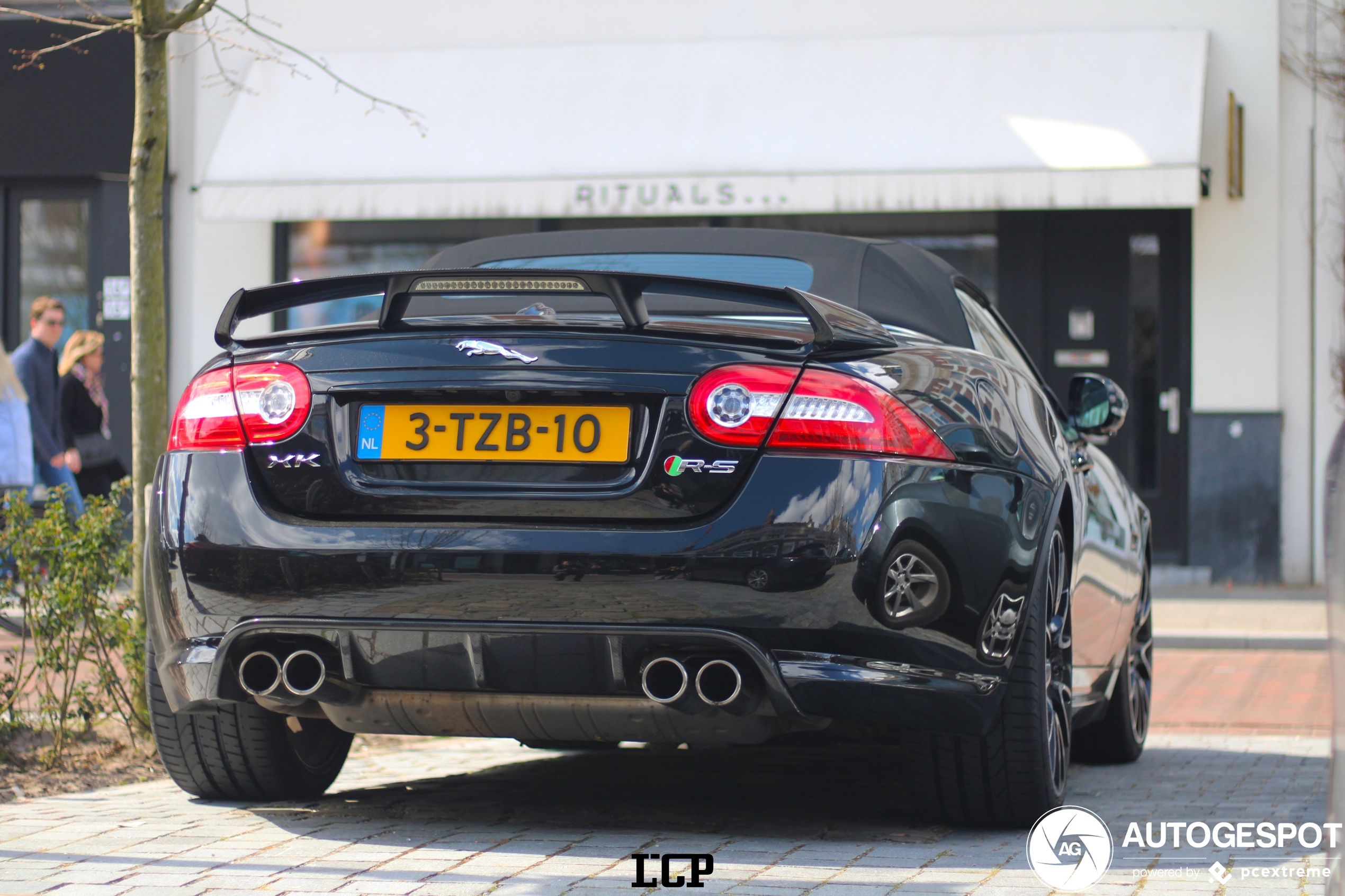 Jaguar XKR-S Convertible 2012