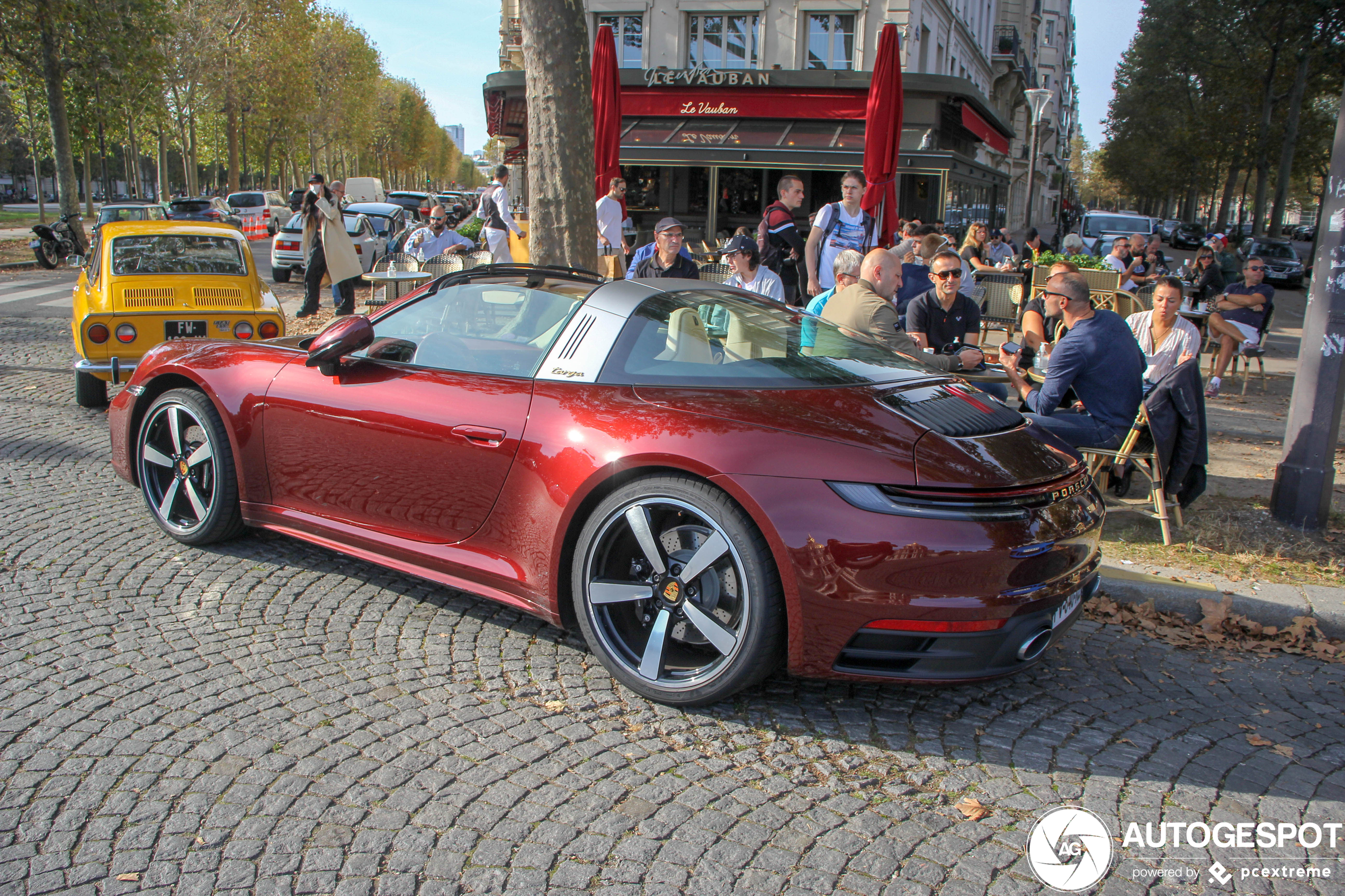 Porsche 992 Targa 4S Heritage Design Edition