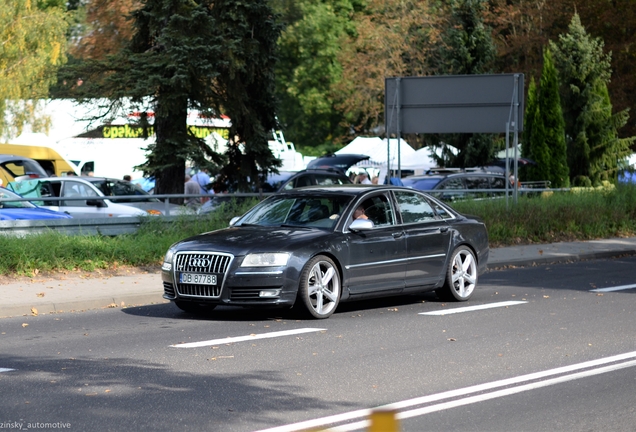 Audi S8 D3