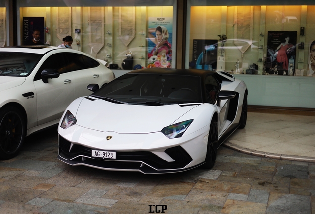 Lamborghini Aventador S LP740-4