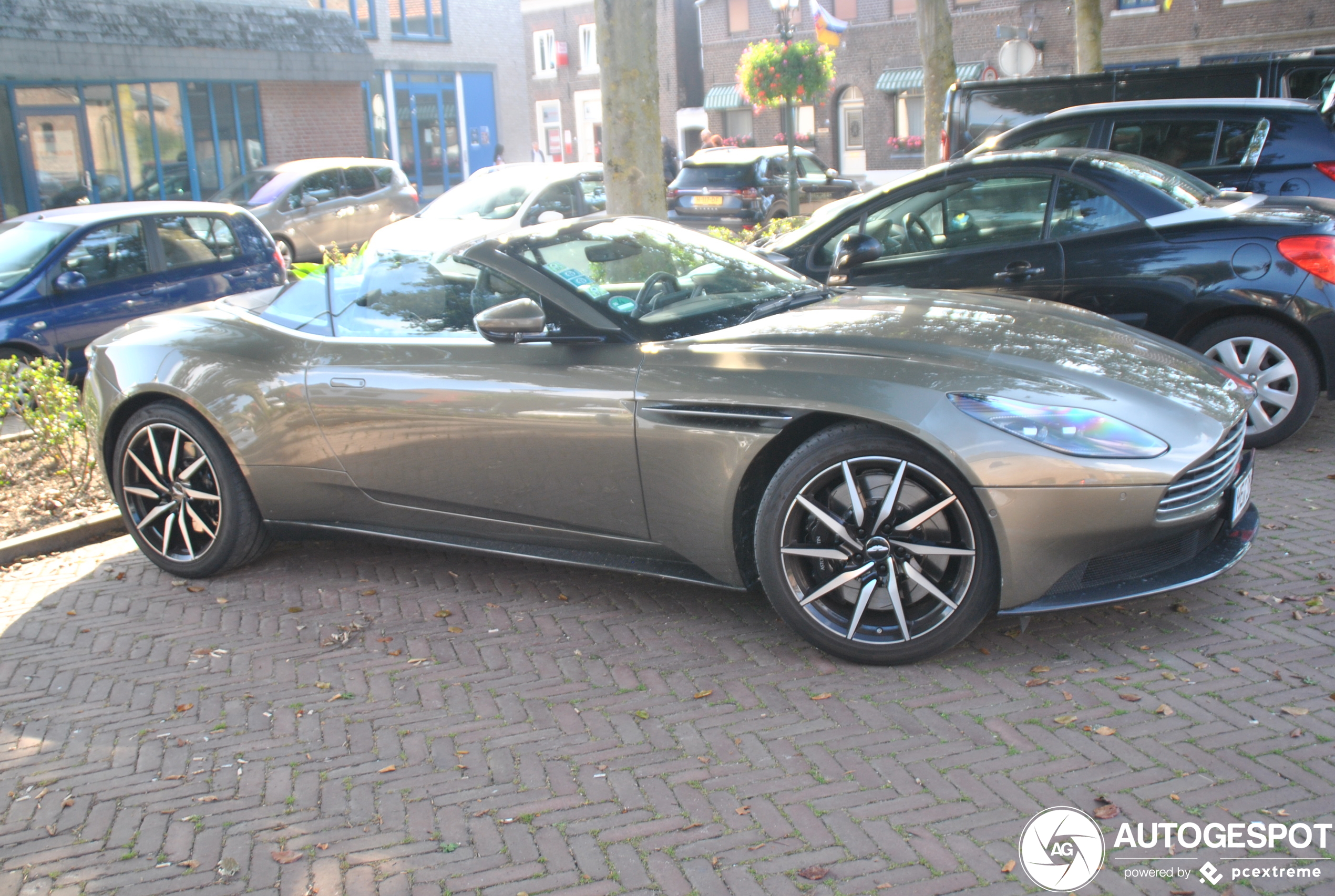 Aston Martin DB11 V8 Volante