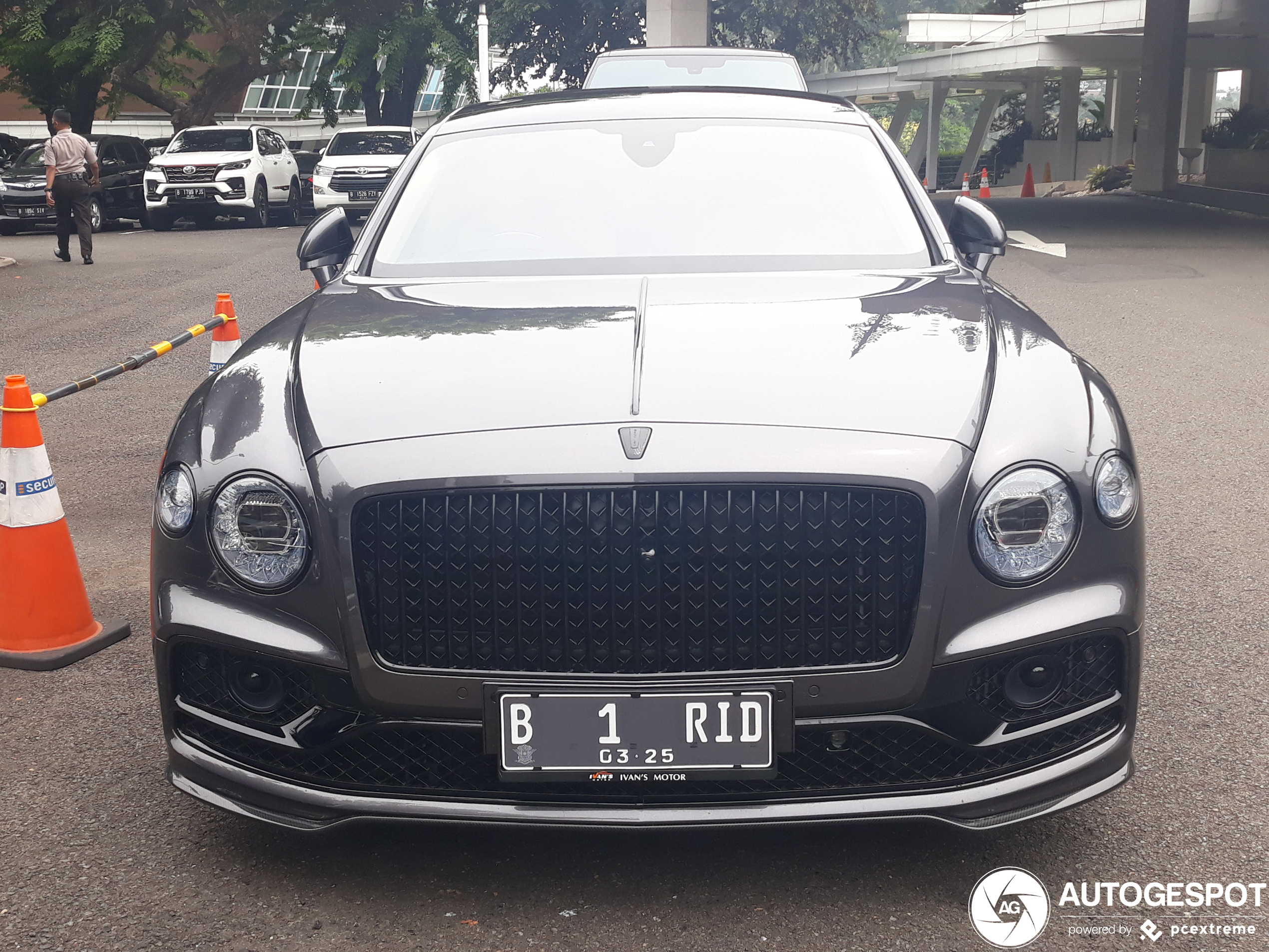 Bentley Flying Spur V8 2021 First Edition