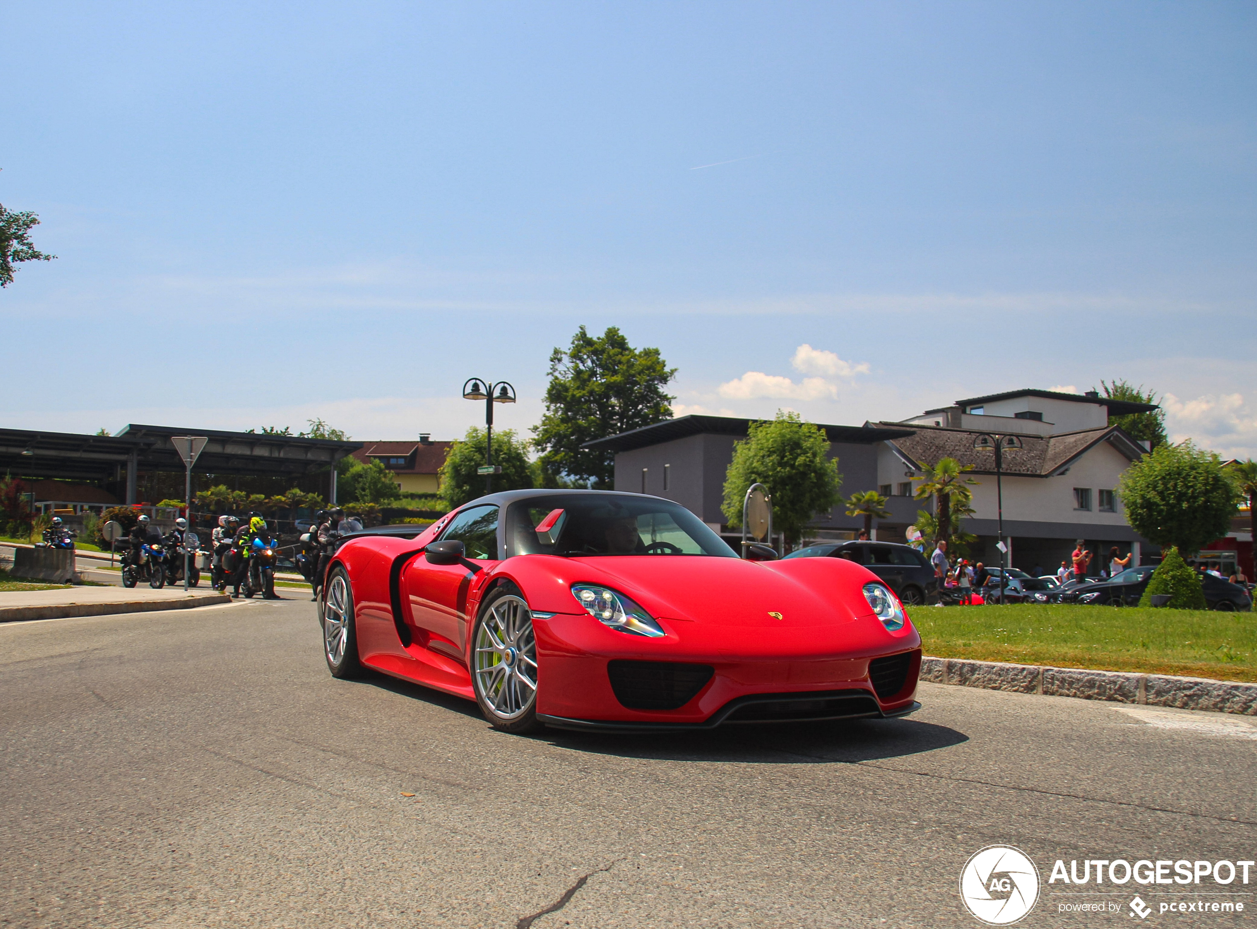 Porsche 918 Spyder Weissach Package