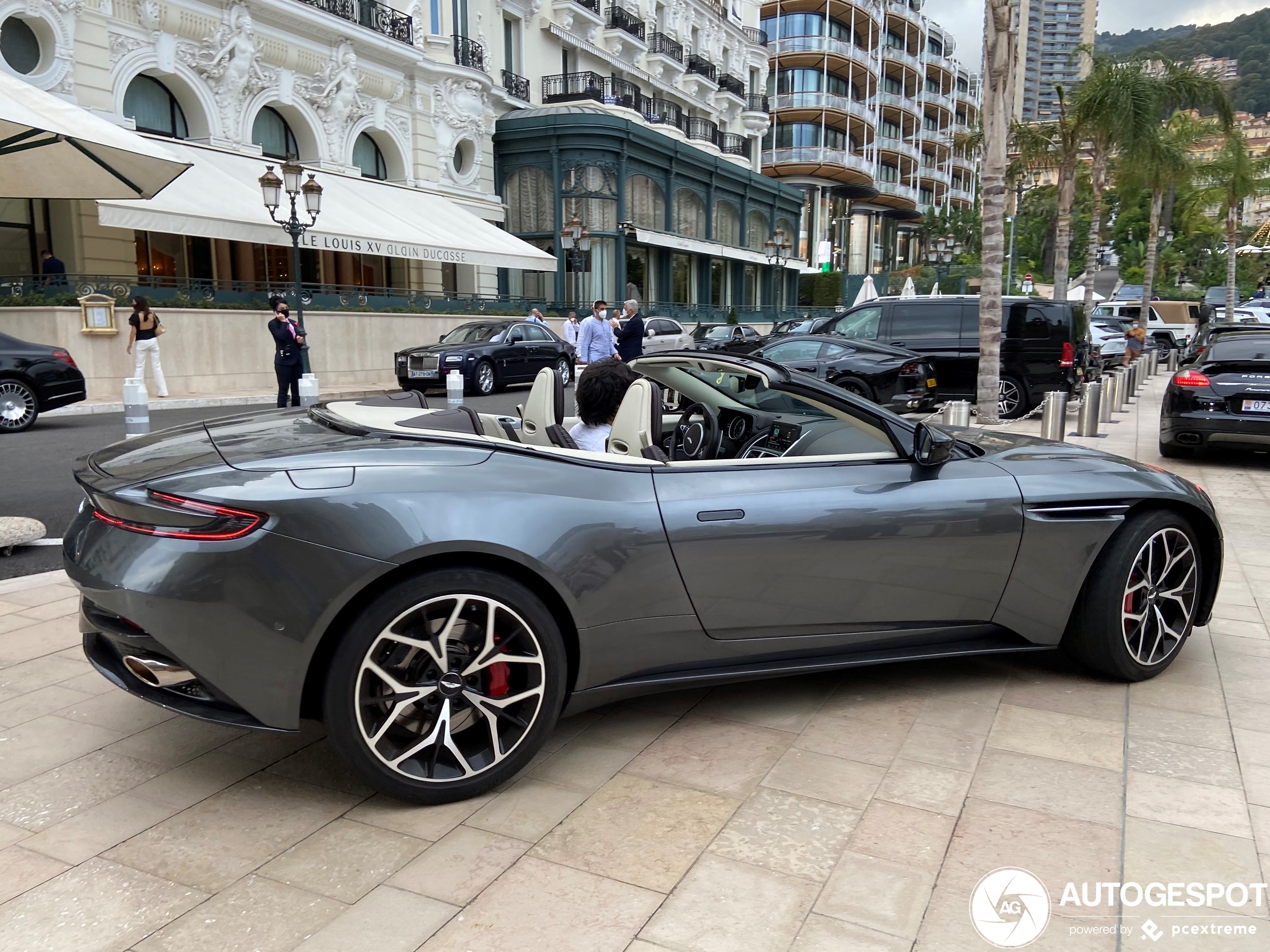 Aston Martin DB11 V8 Volante