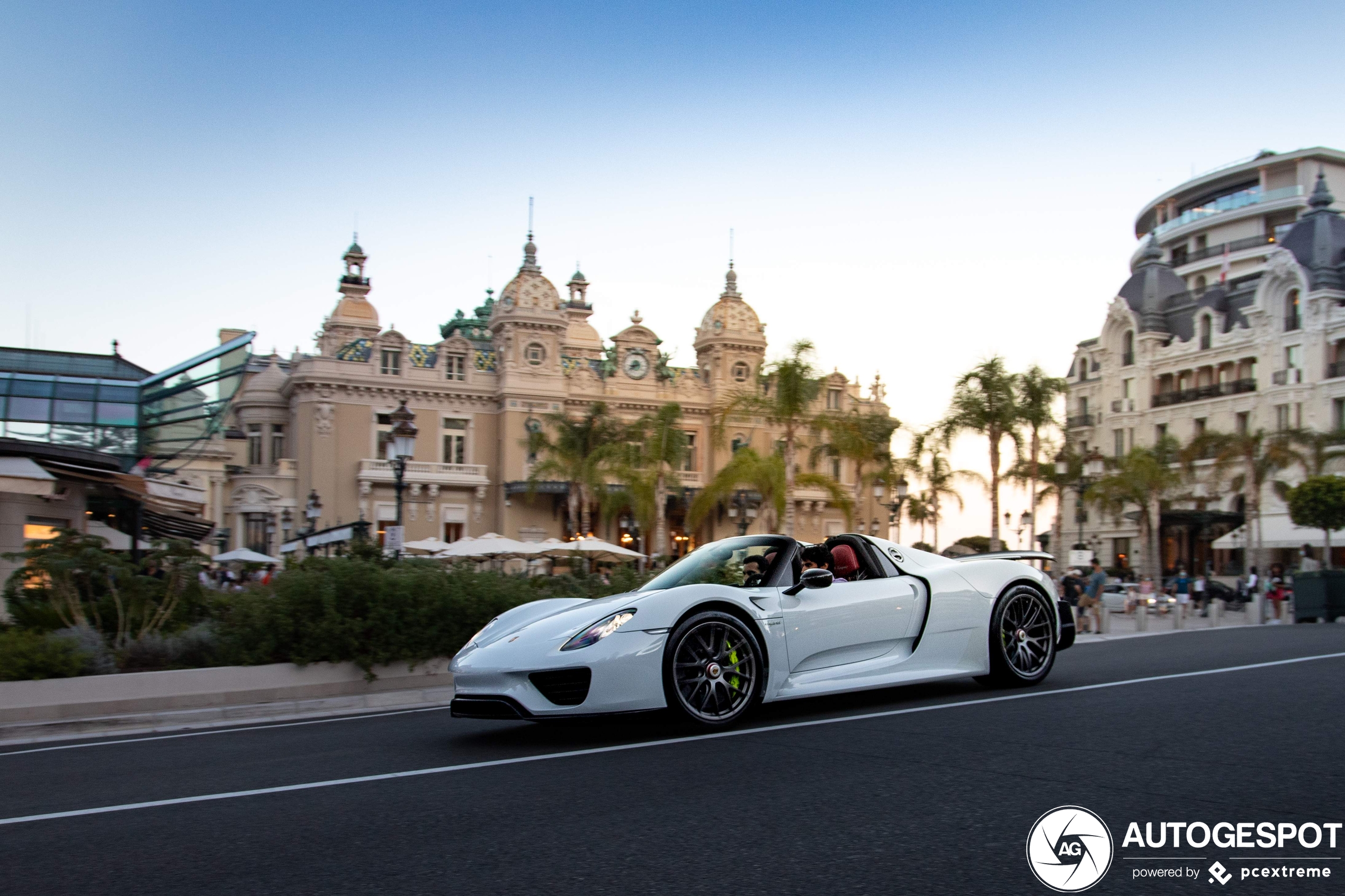 Porsche 918 Spyder Weissach Package