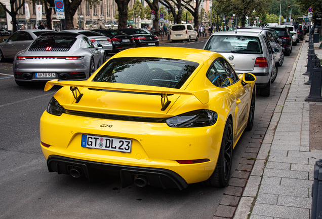 Porsche 718 Cayman GT4