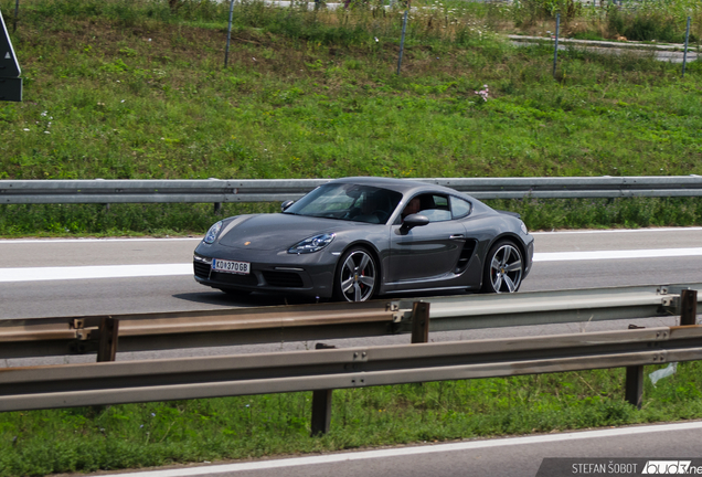 Porsche 718 Cayman S