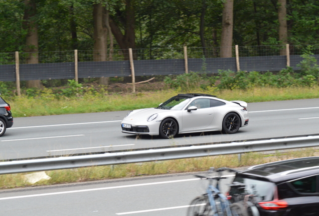 Porsche 992 Carrera 4S