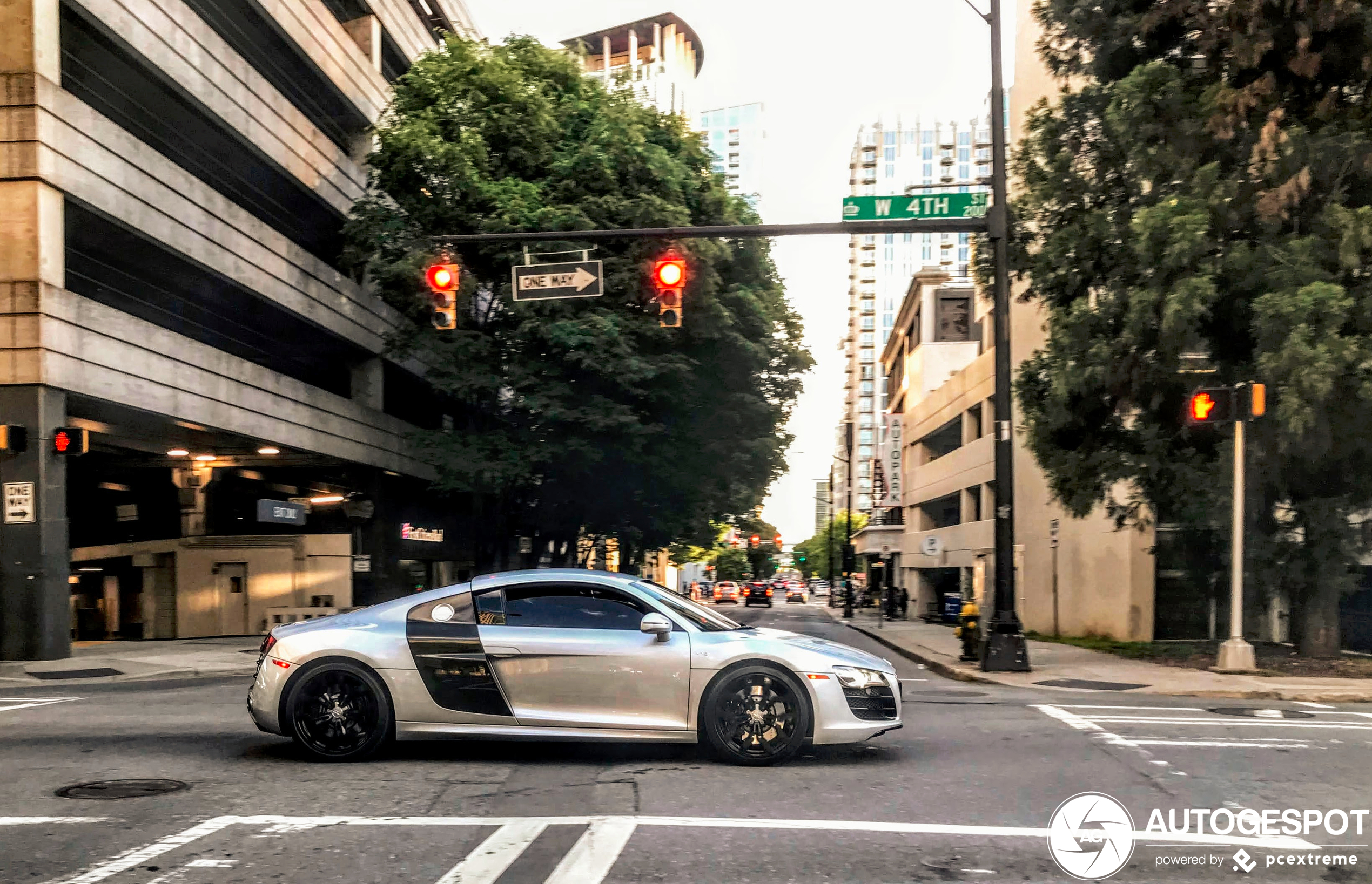 Audi R8 V10