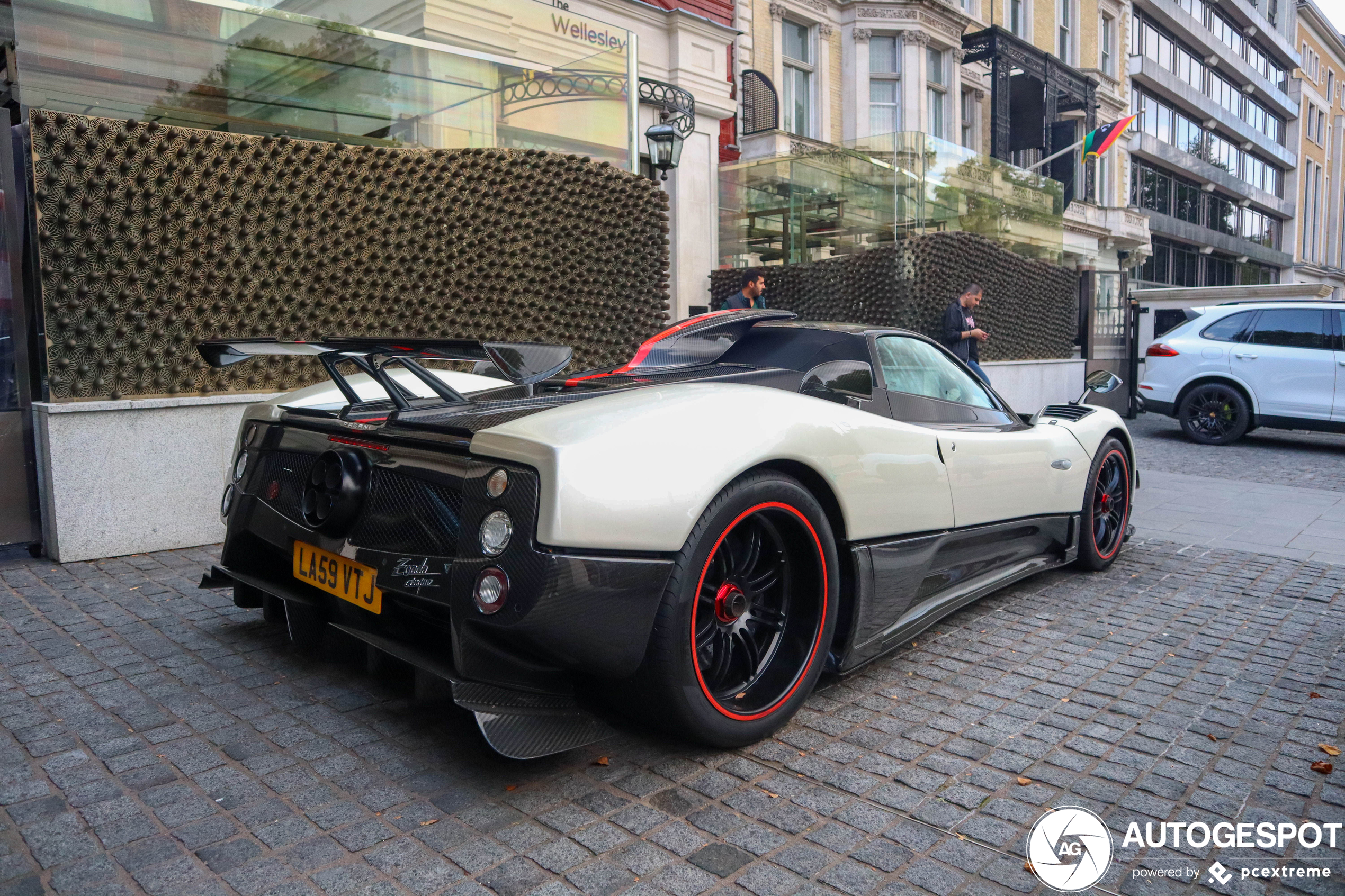 Pagani Zonda Cinque Roadster is in Londen