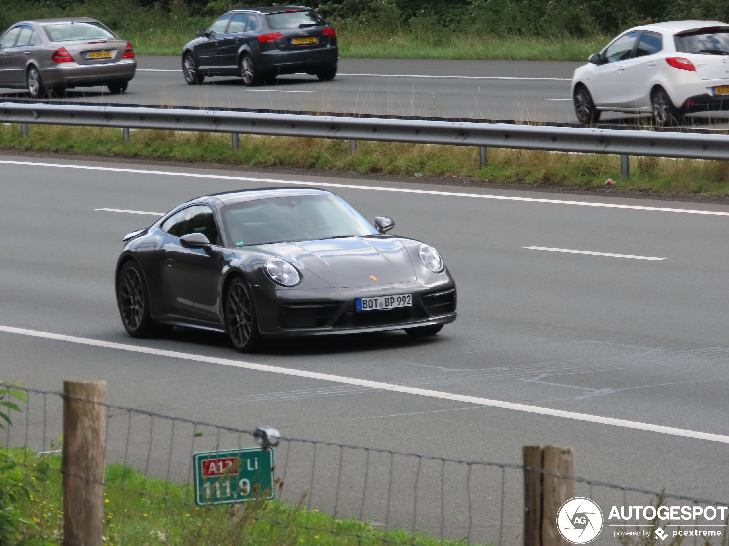 Porsche 992 Carrera 4S