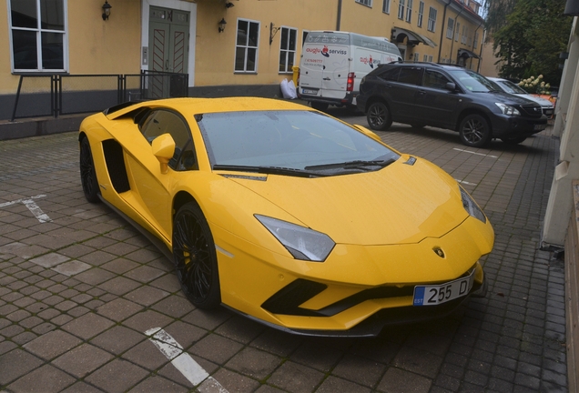 Lamborghini Aventador S LP740-4