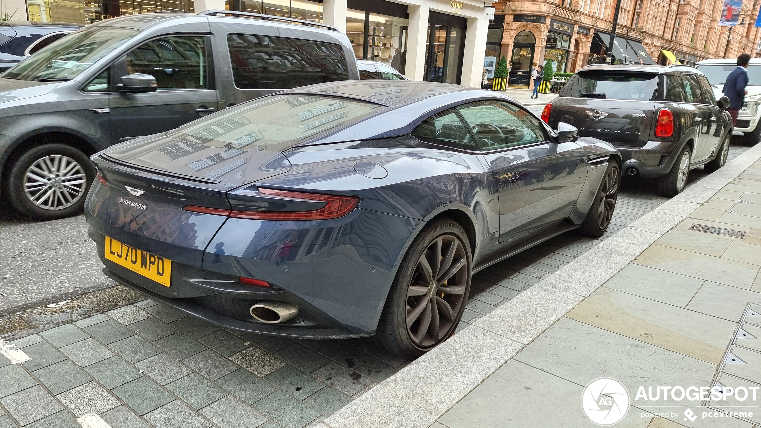 Aston Martin DB11