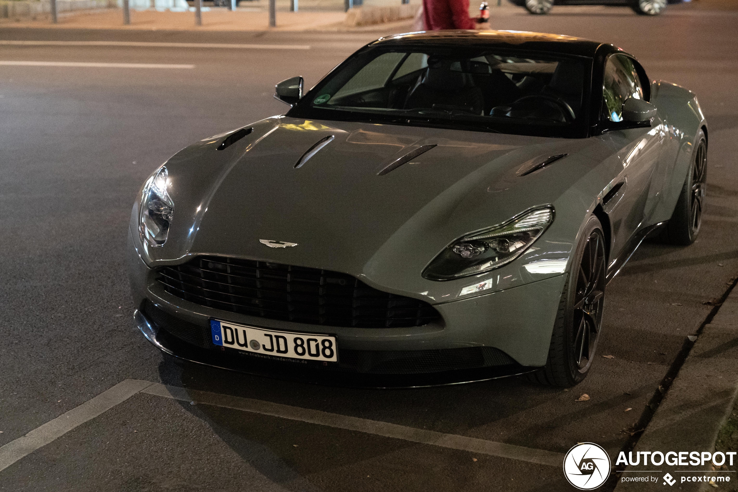 Aston Martin DB11 AMR