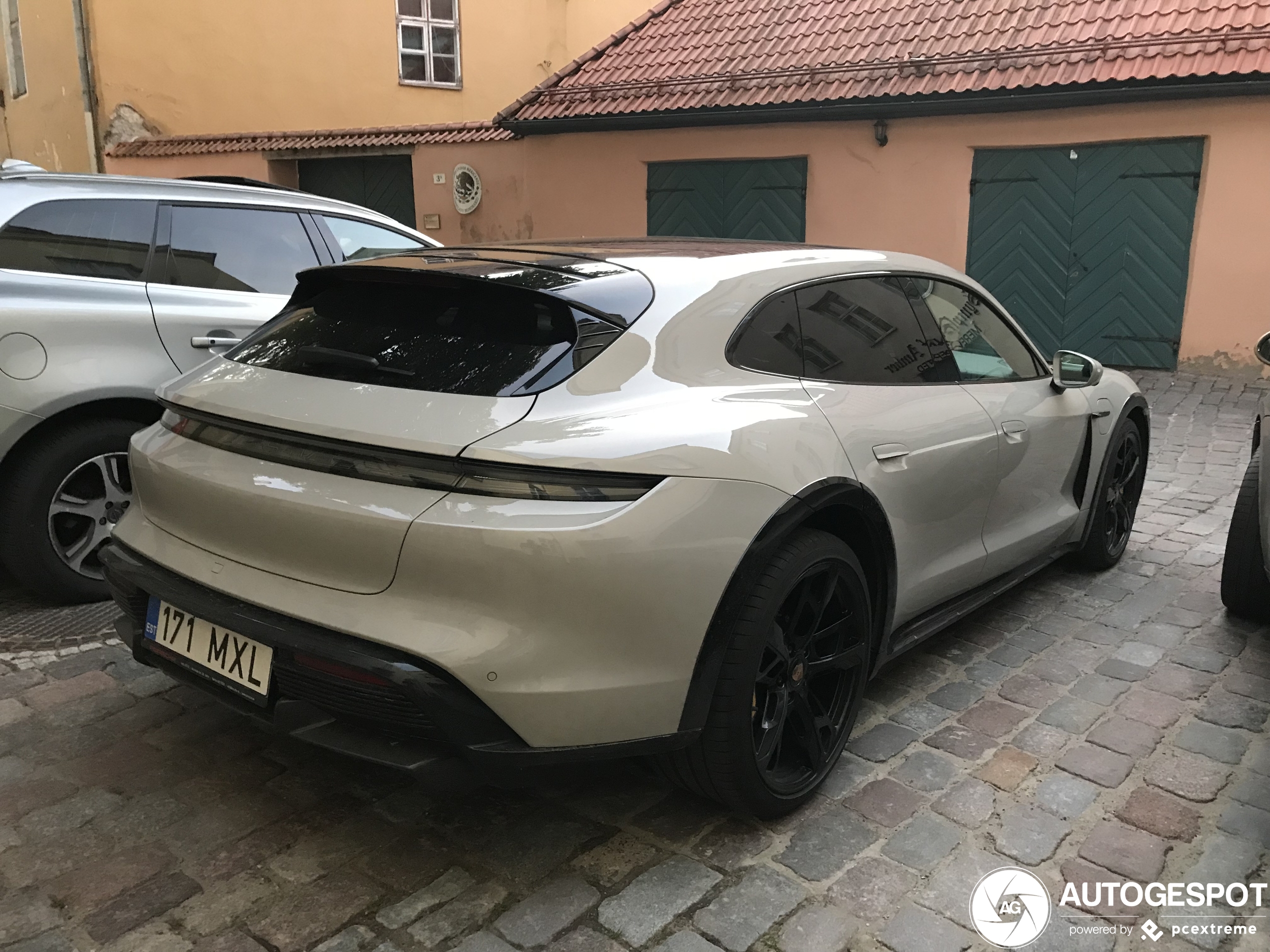 Porsche Taycan Turbo S Cross Turismo