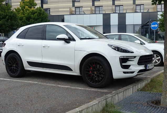 Porsche 95B Macan GTS