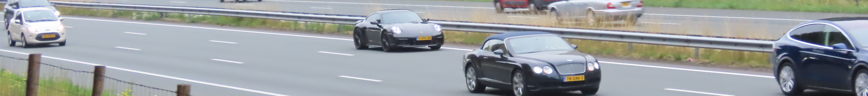 Porsche 992 Carrera 4S