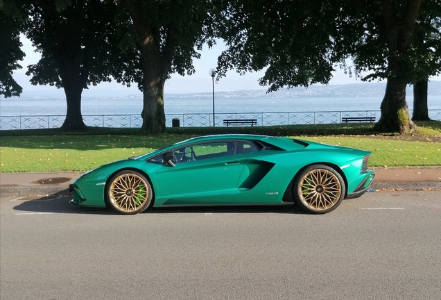 Lamborghini Aventador S LP740-4