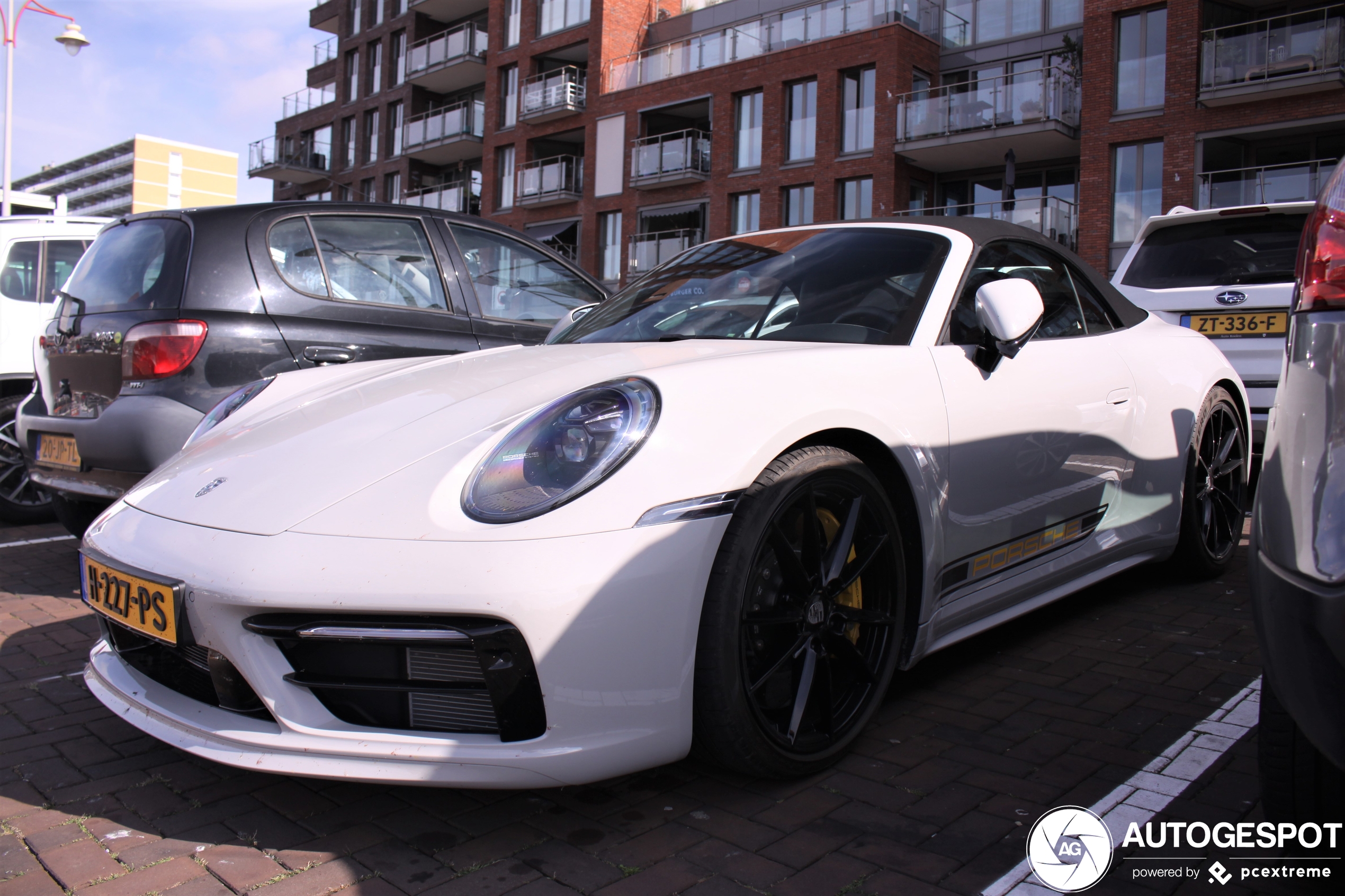 Porsche 992 Carrera 4S Cabriolet