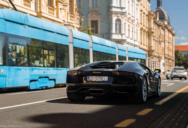 Lamborghini Aventador LP700-4