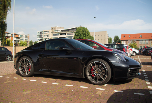 Porsche 992 Carrera 4S