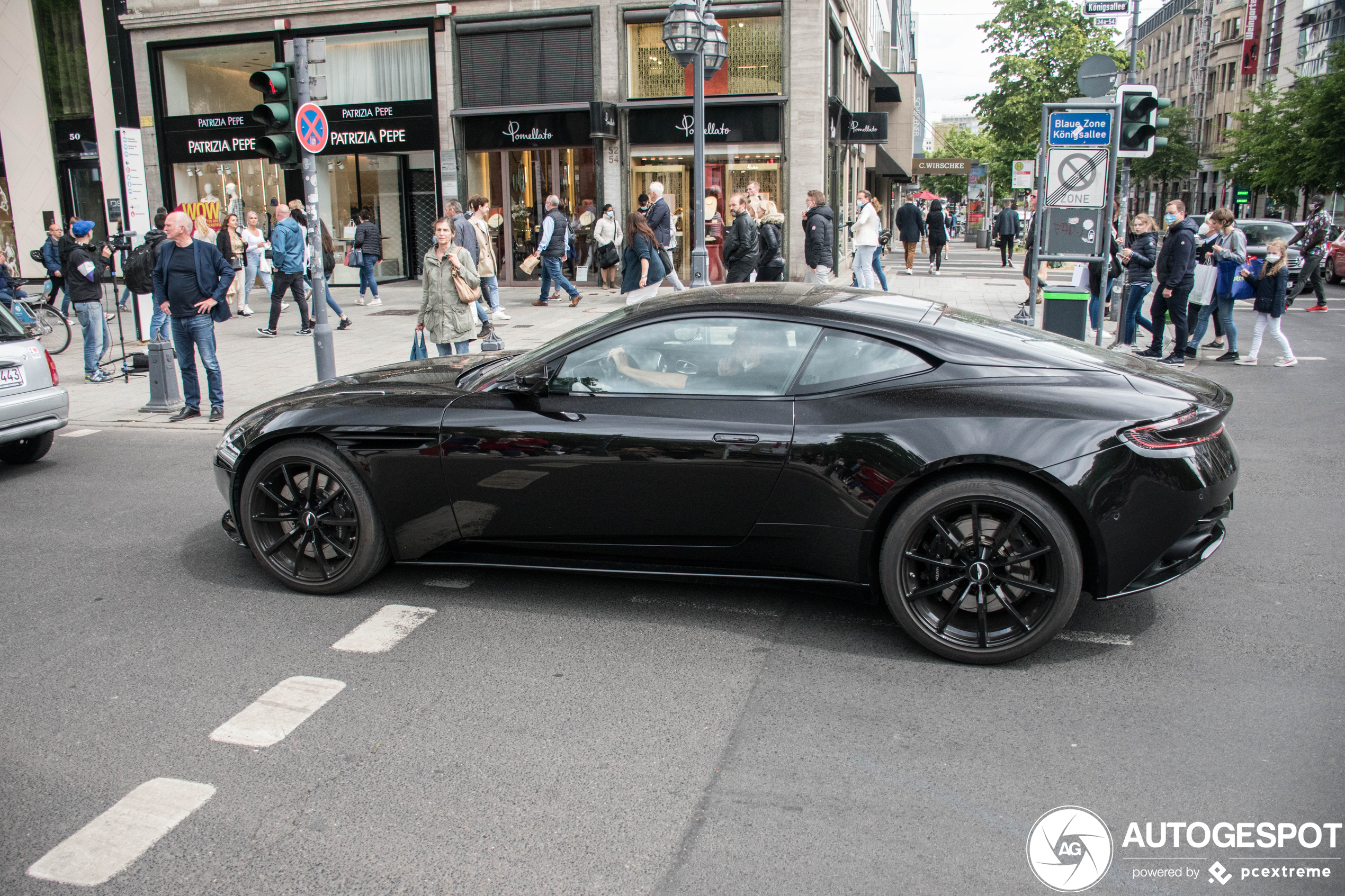 Aston Martin DB11 AMR