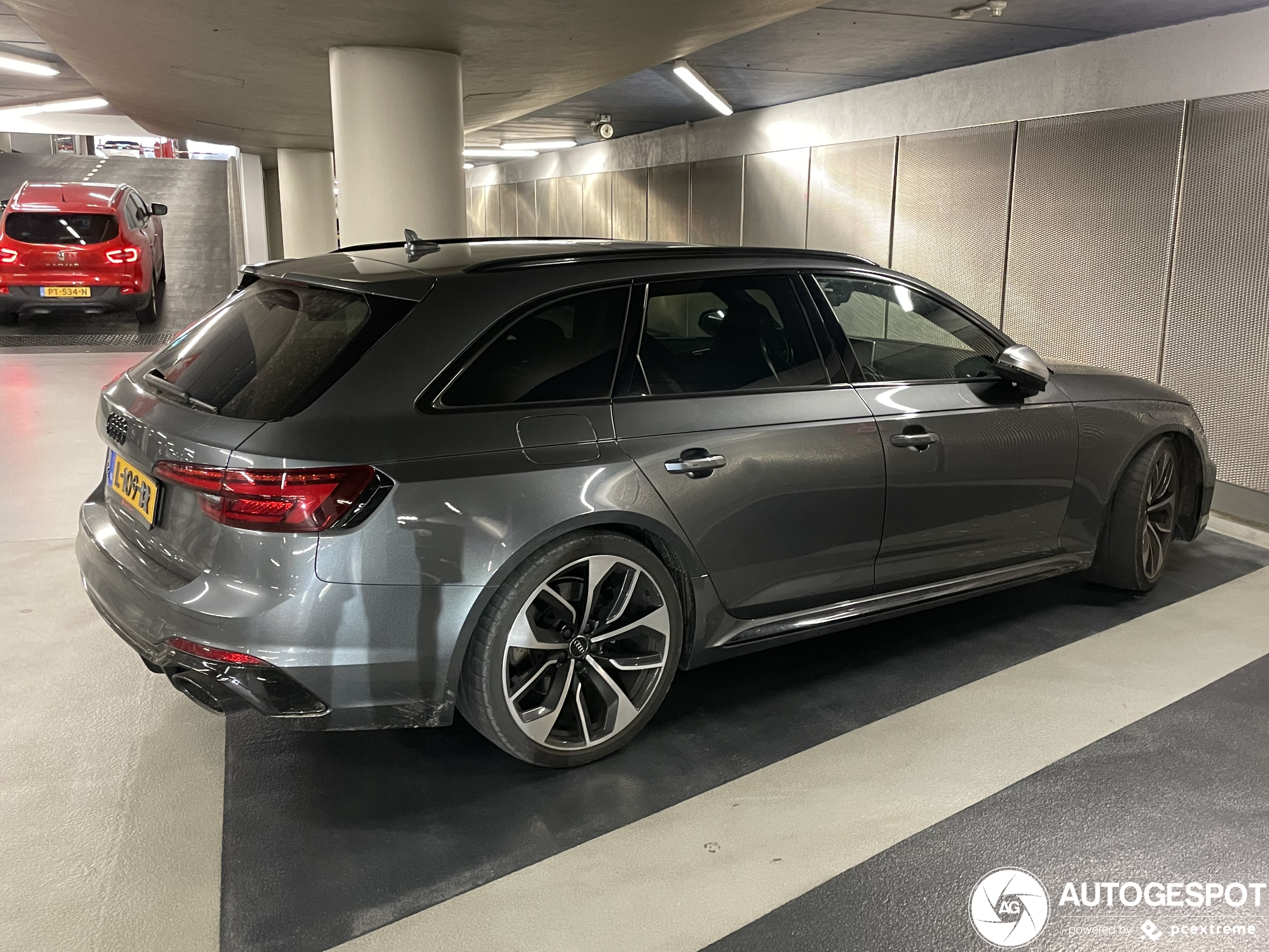 Audi RS4 Avant B9