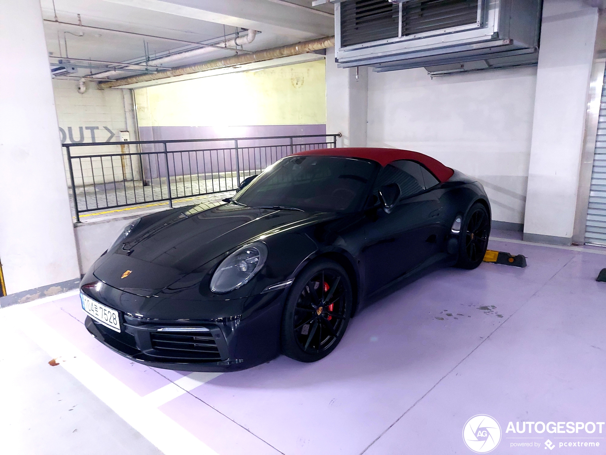 Porsche 992 Carrera 4S Cabriolet