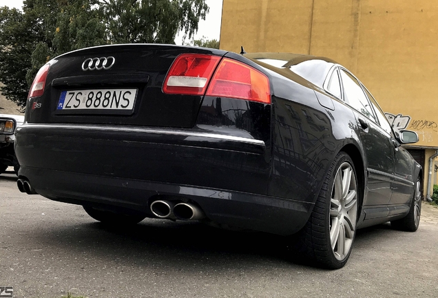 Audi S8 D3