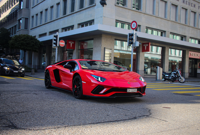 Lamborghini Aventador S LP740-4