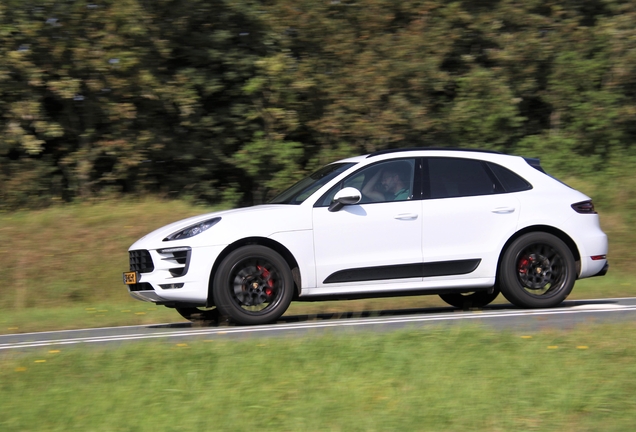 Porsche 95B Macan GTS