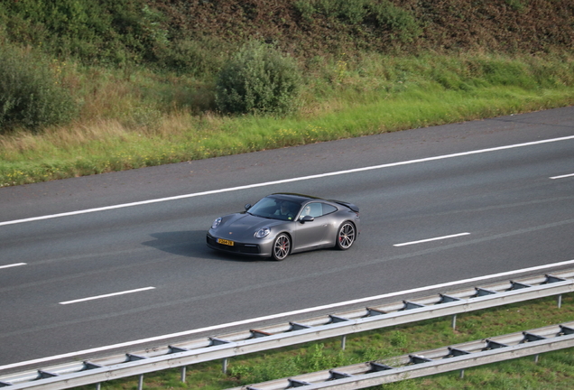 Porsche 992 Carrera 4S