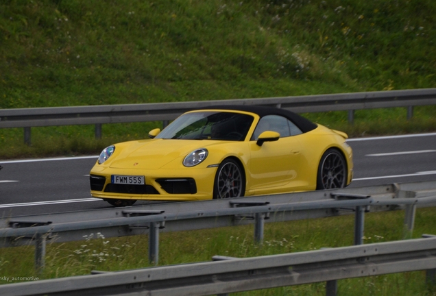 Porsche 992 Carrera 4S Cabriolet