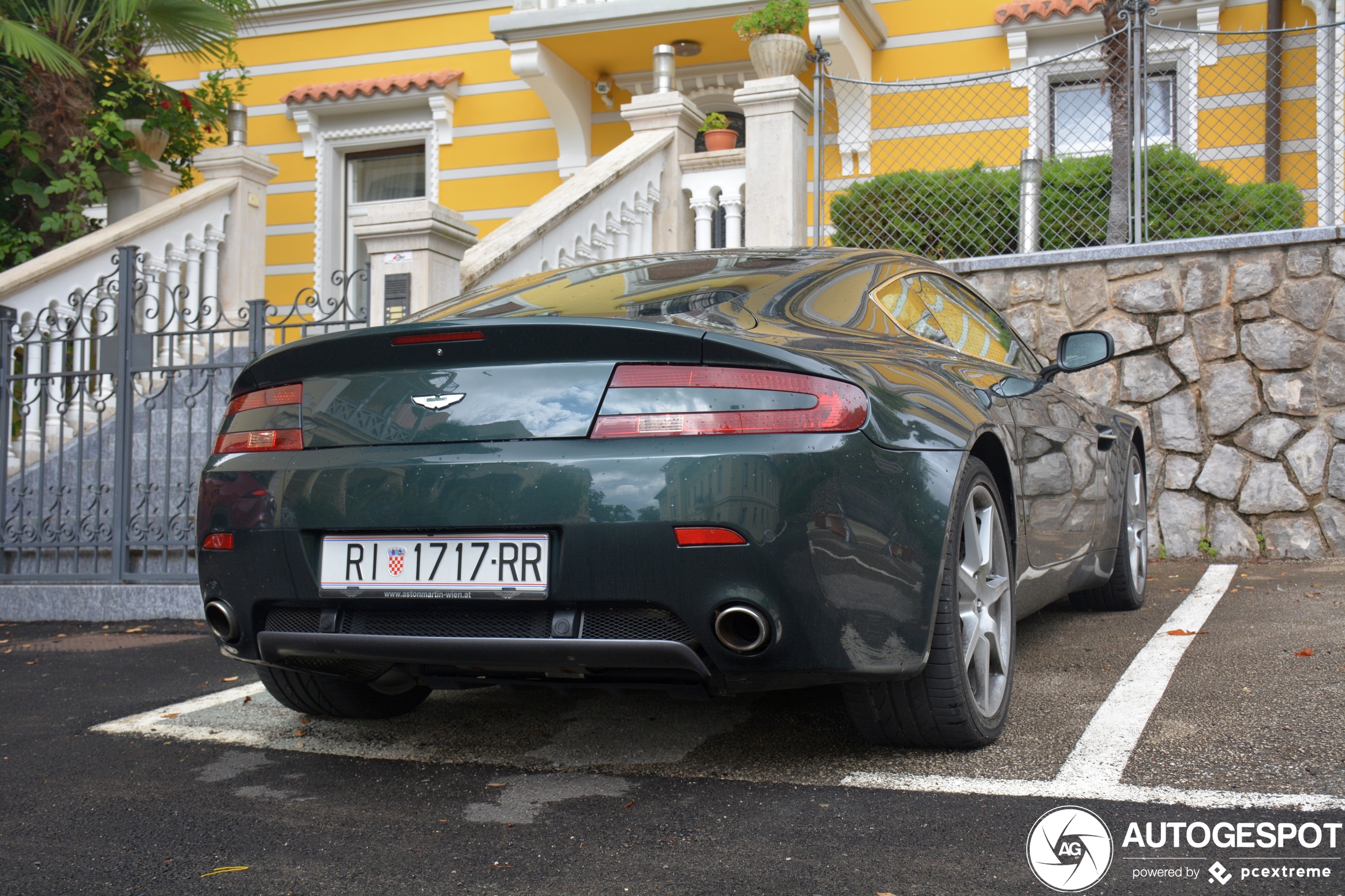 Aston Martin V8 Vantage