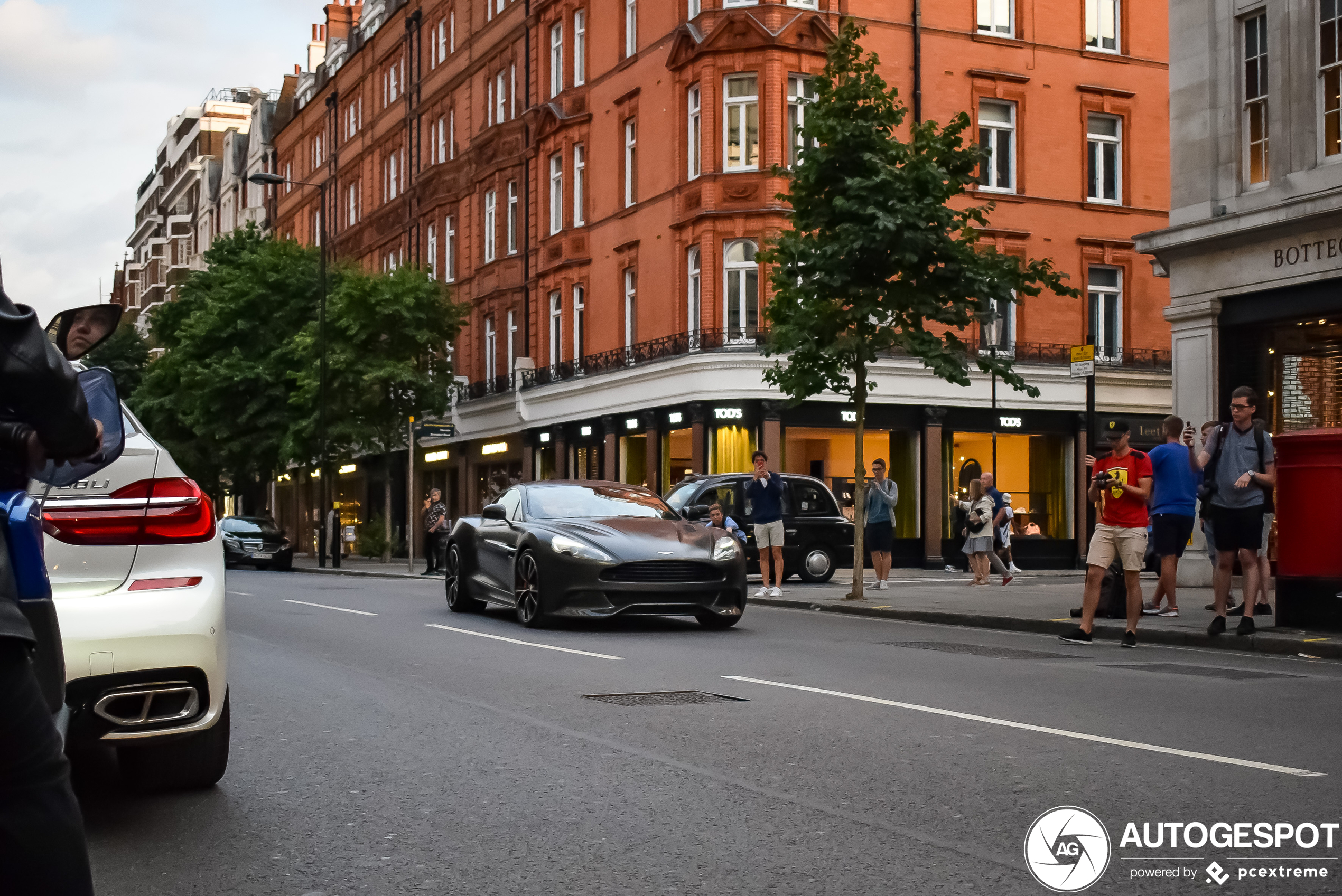 Aston Martin Vanquish 2013