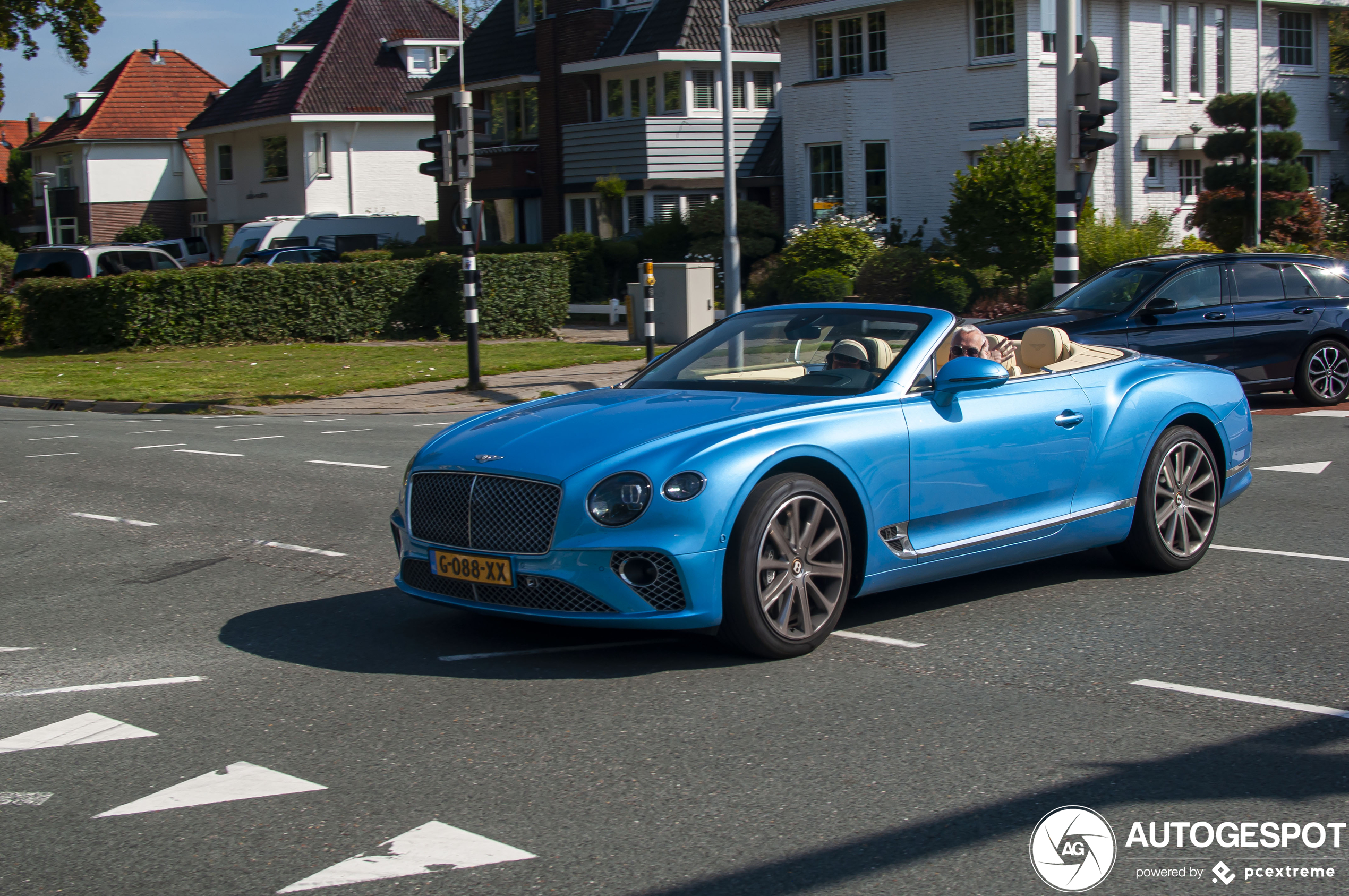 Bentley Continental GTC 2019