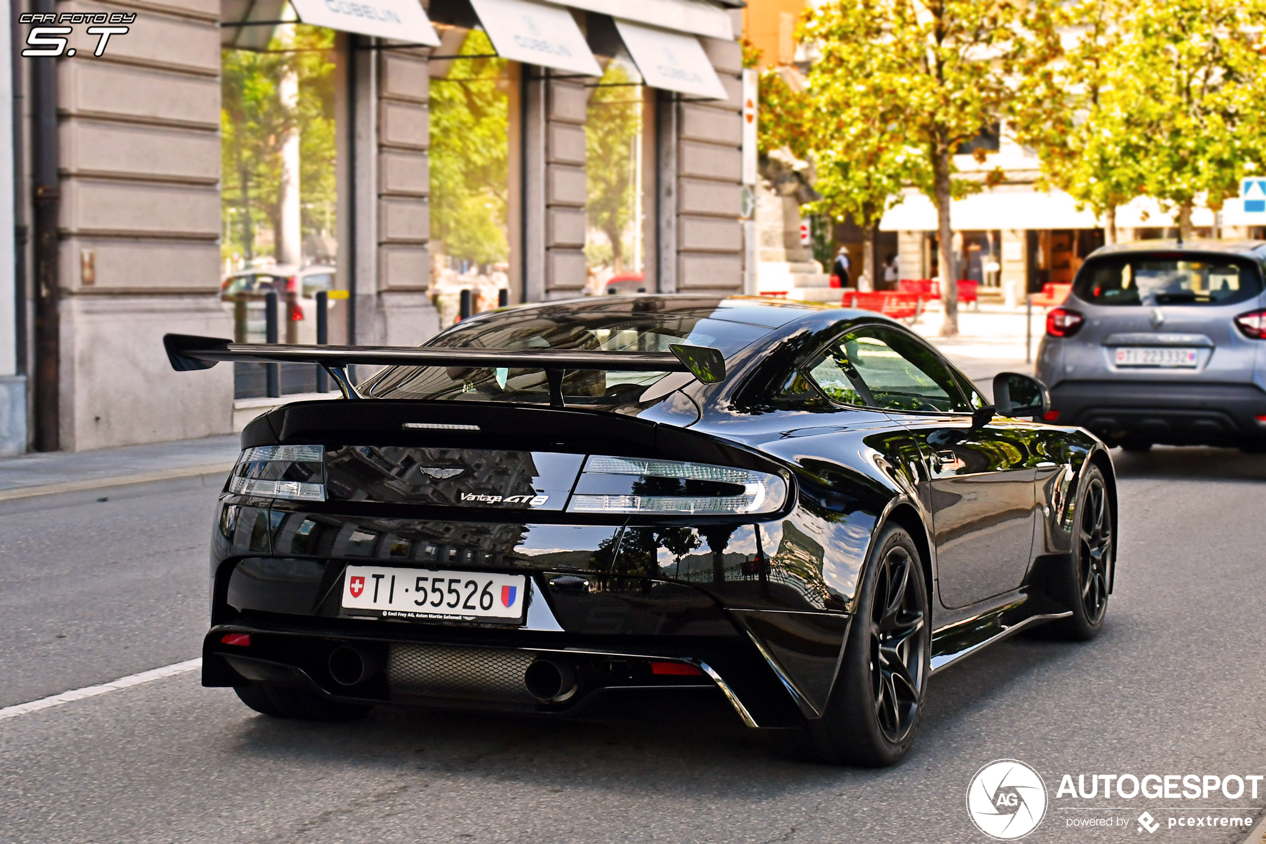 Aston Martin Vantage GT8