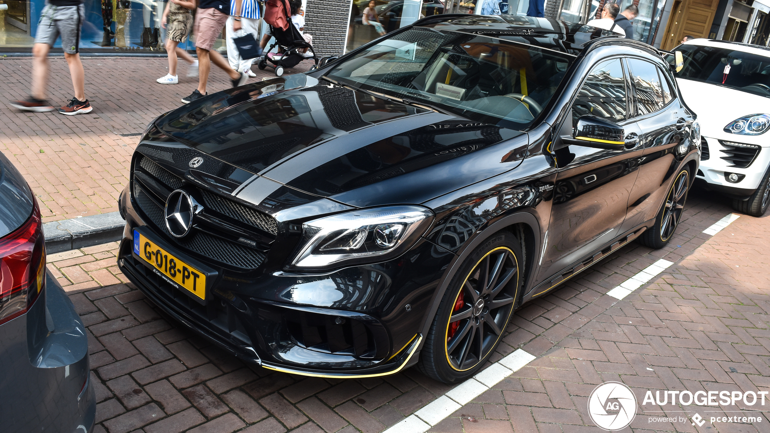 Mercedes-AMG GLA 45 X156 Yellow Night Edition