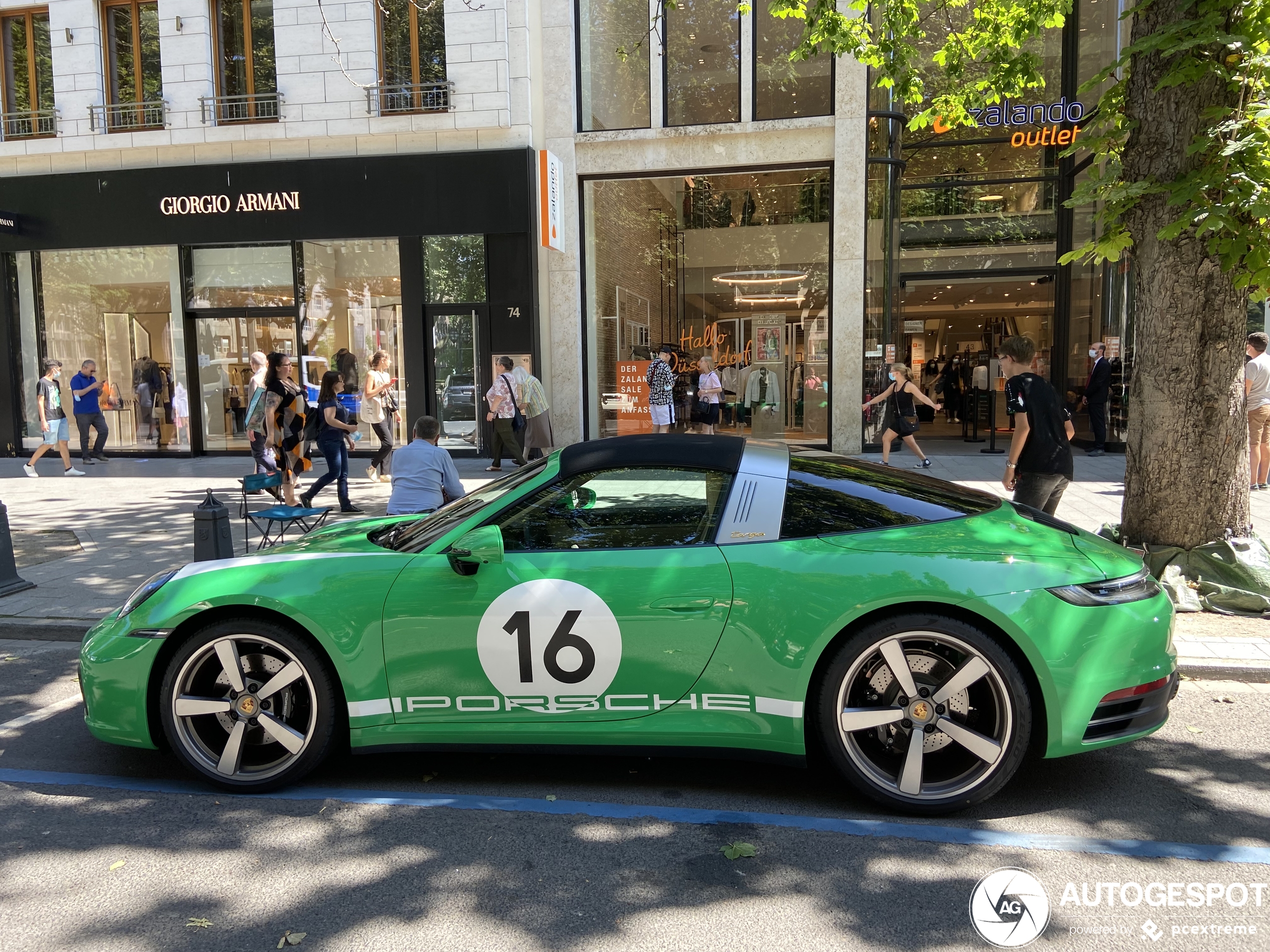 Porsche 992 Targa 4S Heritage Design Edition