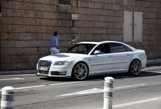 Audi S8 D3