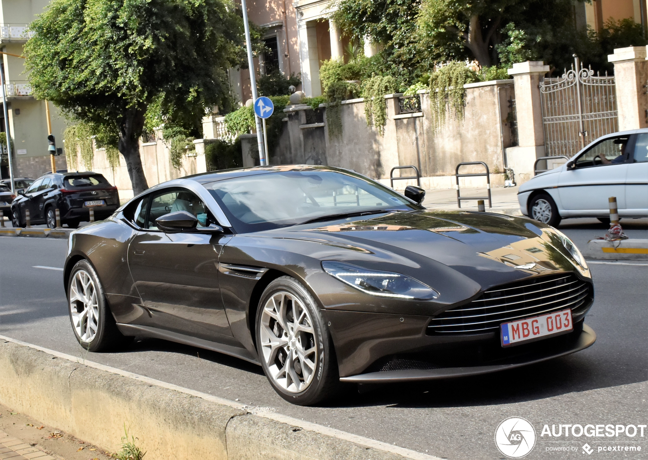 Aston Martin DB11 V8