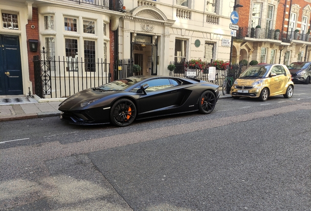 Lamborghini Aventador S LP740-4