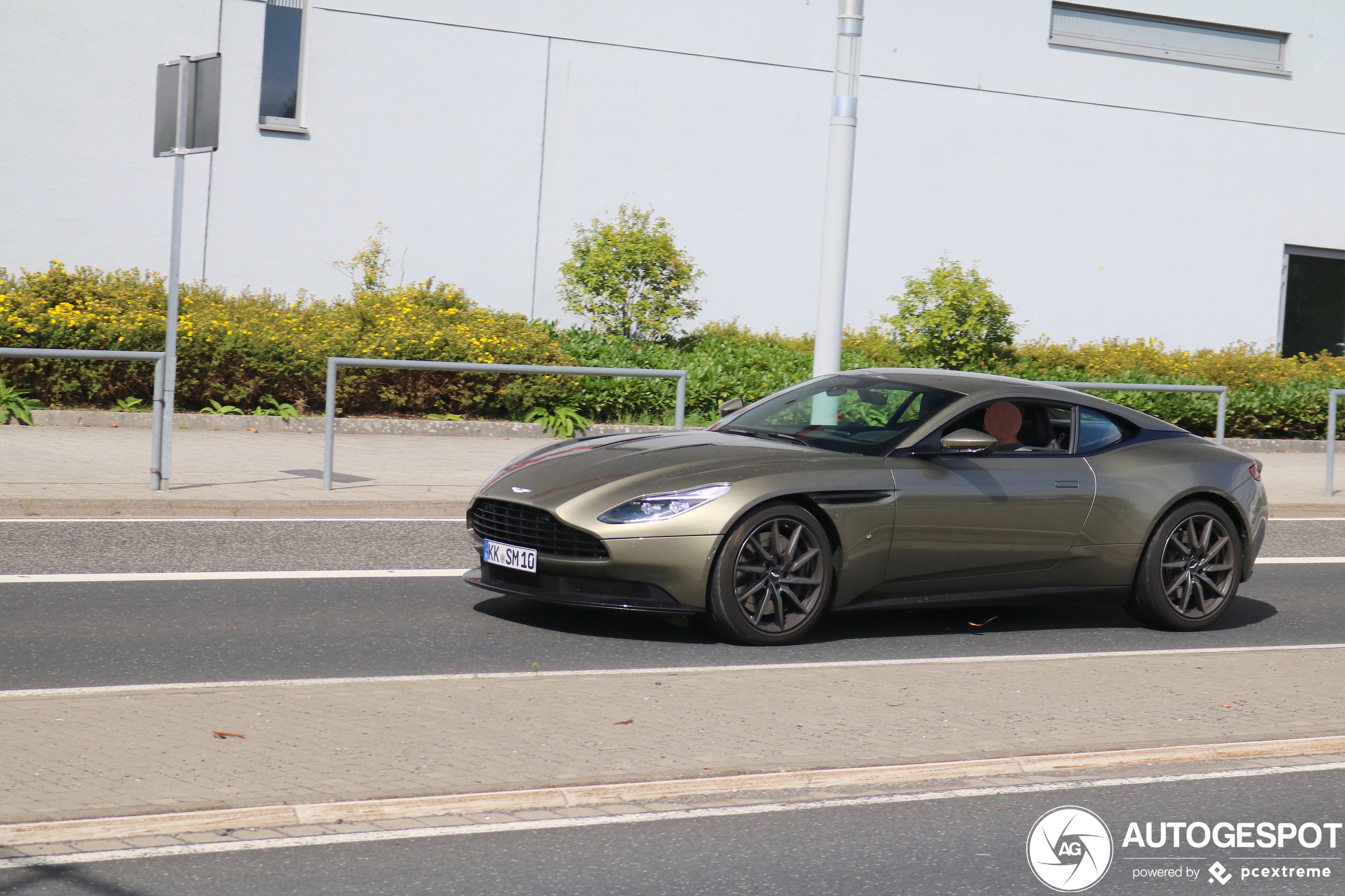 Aston Martin DB11