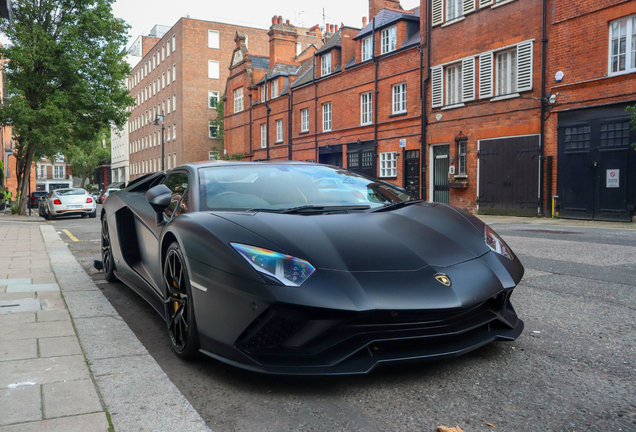 Lamborghini Aventador S LP740-4 Roadster