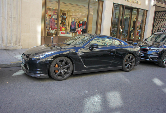 Nissan GT-R