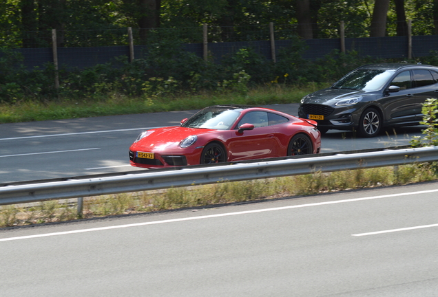 Porsche 992 Carrera 4S