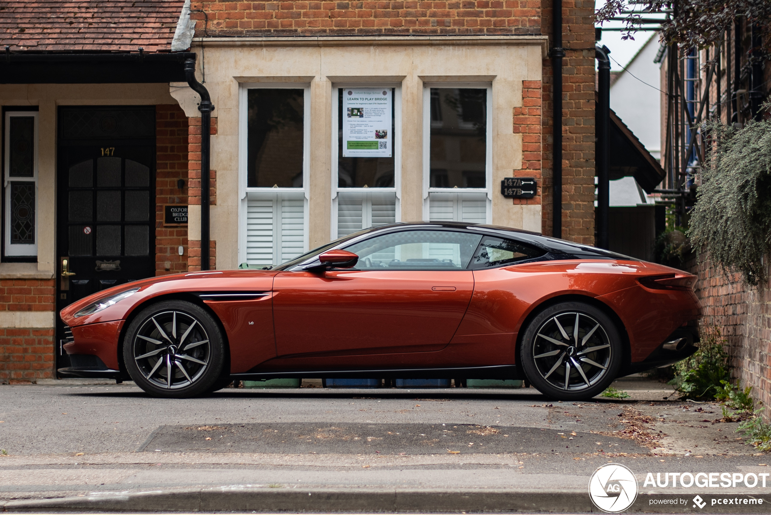 Aston Martin DB11