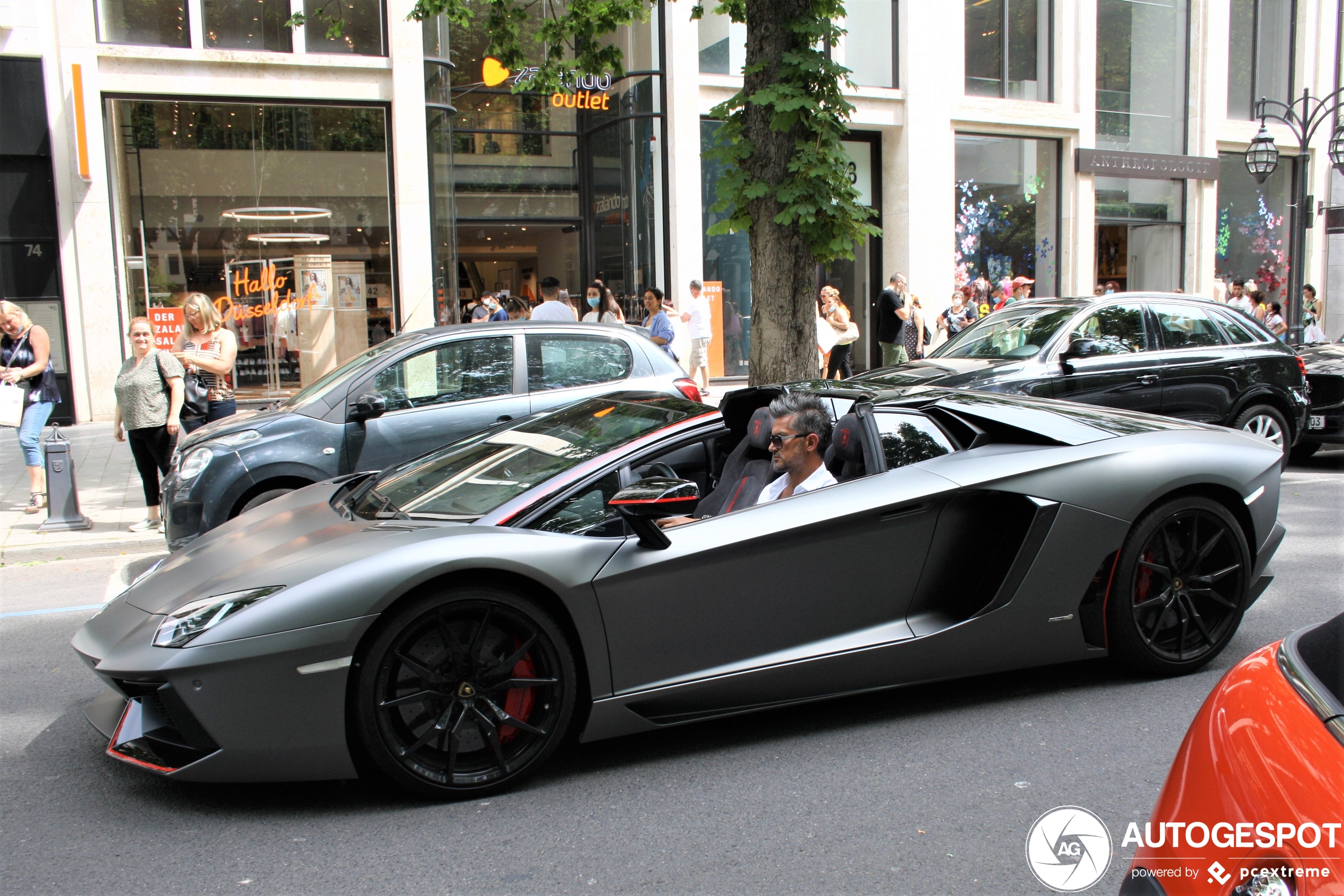 Lamborghini Aventador LP700-4 Roadster Pirelli Edition